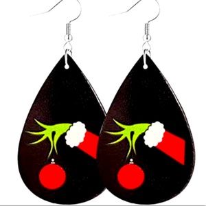 SOLD‼️2/$10 or 3/$12‼️ Grinch Earrings